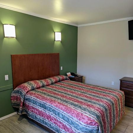 Americas Best Value Inn Oxnard-Port Hueneme Exterior photo
