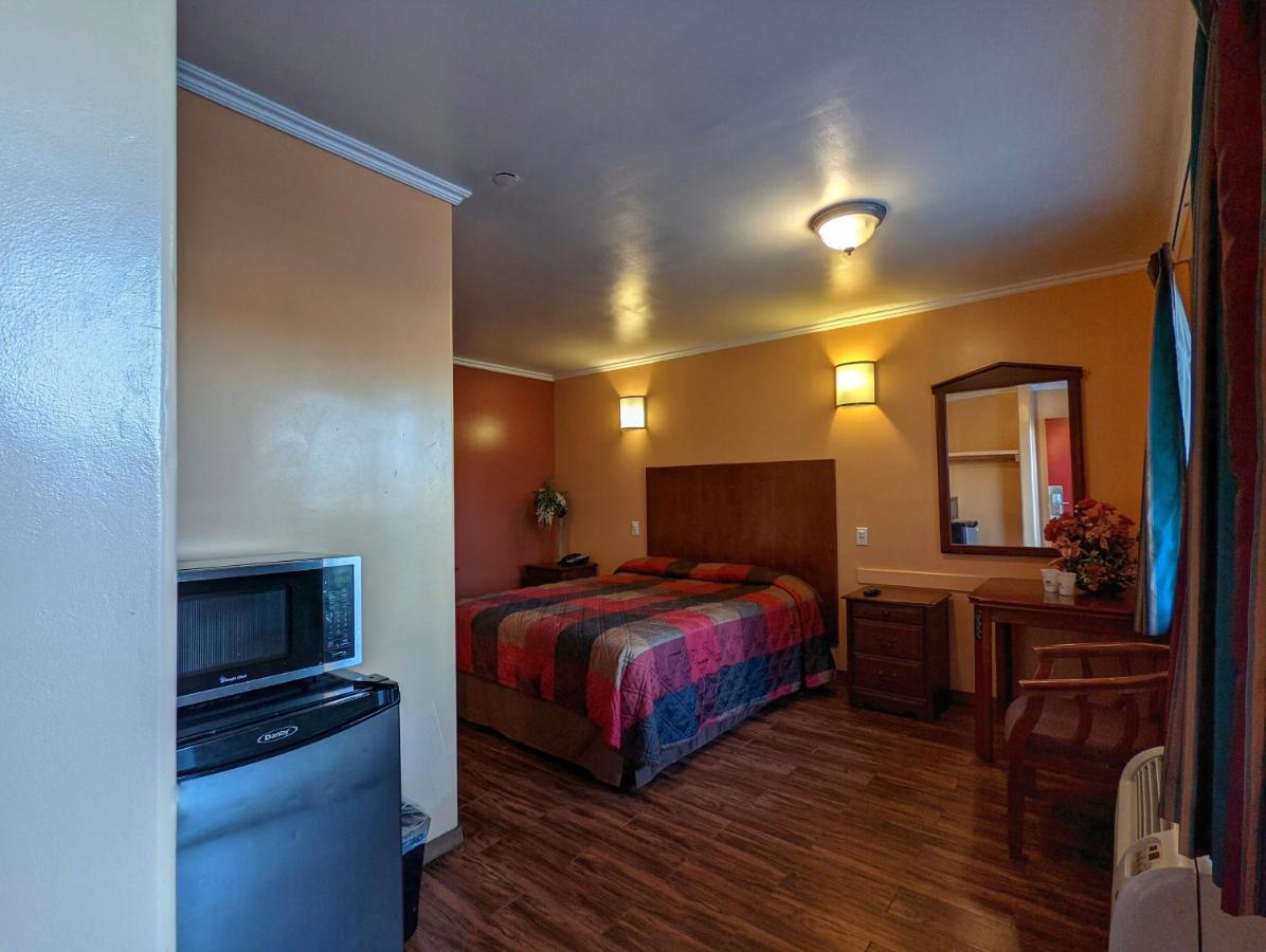 Americas Best Value Inn Oxnard-Port Hueneme Exterior photo