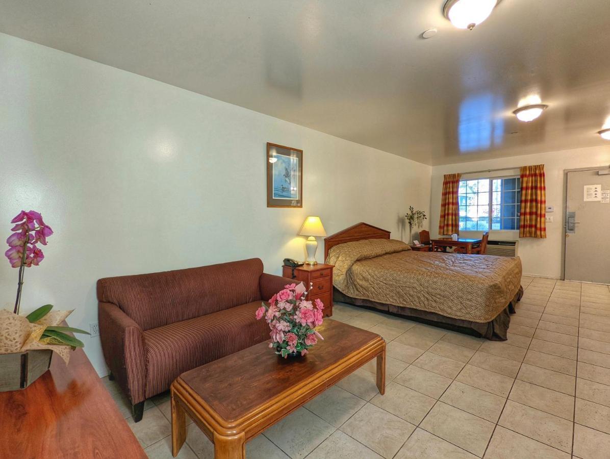 Americas Best Value Inn Oxnard-Port Hueneme Exterior photo