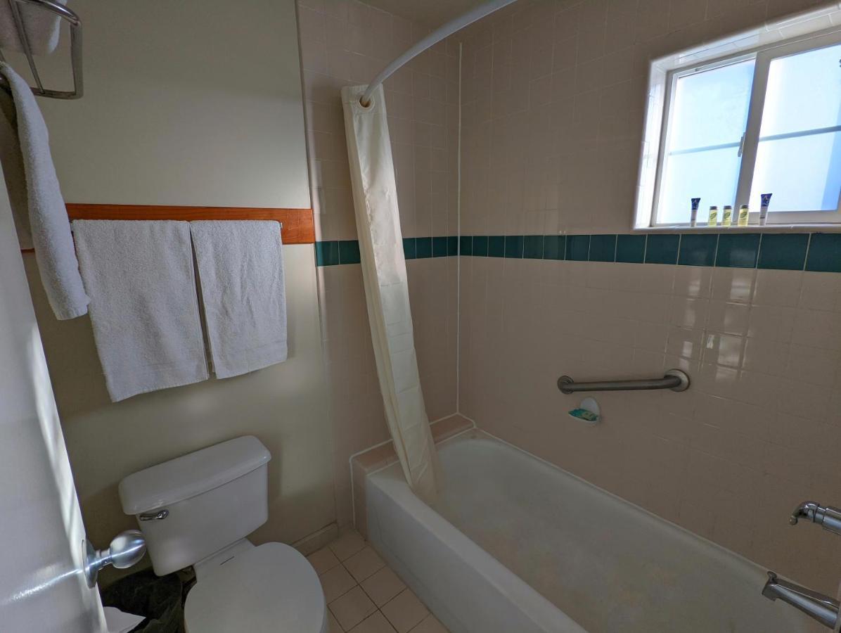 Americas Best Value Inn Oxnard-Port Hueneme Exterior photo