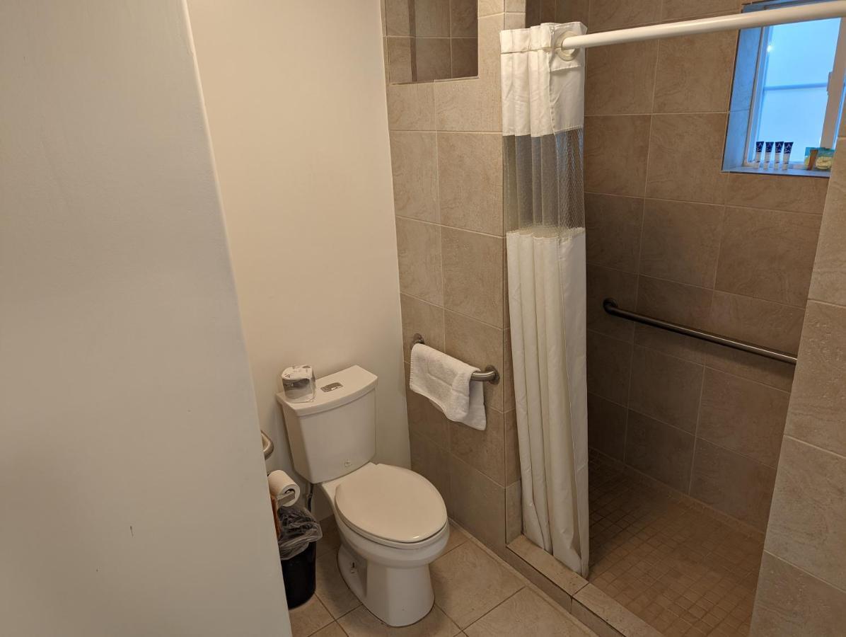 Americas Best Value Inn Oxnard-Port Hueneme Exterior photo